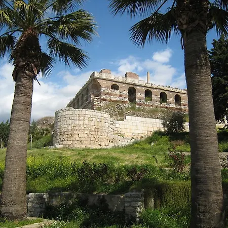 St John's House * セルチュク