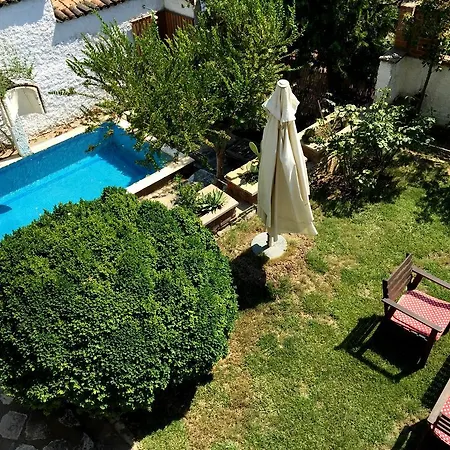 St John's House * Σελτσούκ