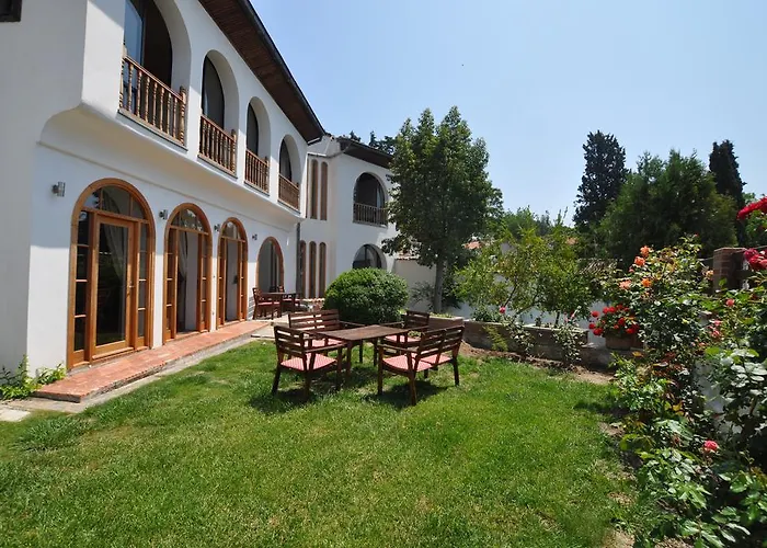 Vila St John's House