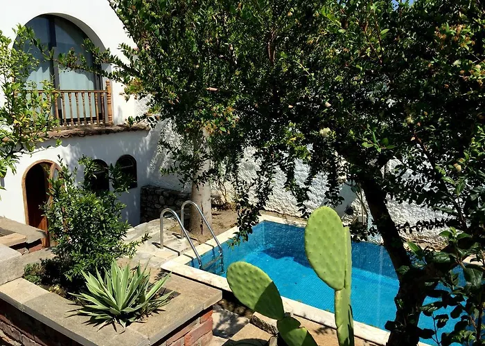 St John's House Villa